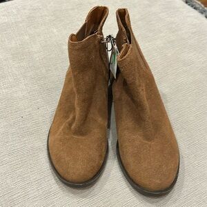 💥NWT Kenzie, suede ankle boots size 8